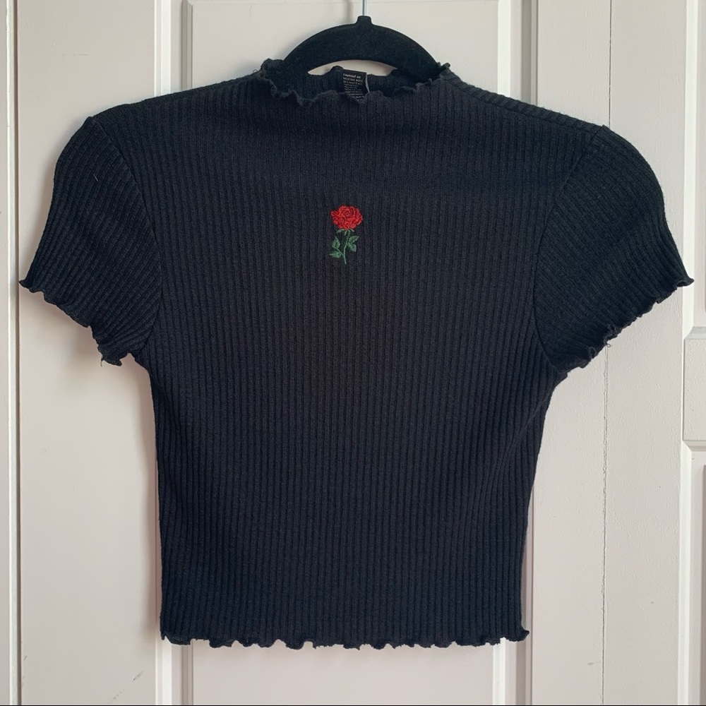 NWT Rose embroidered lettuce hem black ribbed crop top